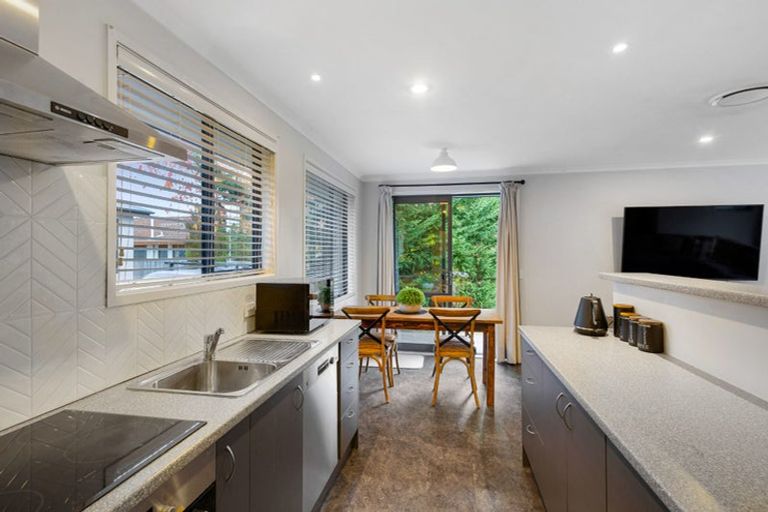 Photo of property in 12 Binstead Place, Avondale, Christchurch, 8061