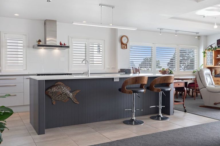 Photo of property in 154 Marine Parade, Mount Maunganui, 3116