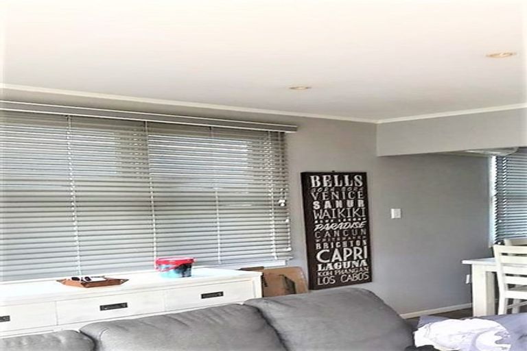 Photo of property in 13 Rewarewa Road, Te Atatu Peninsula, Auckland, 0610