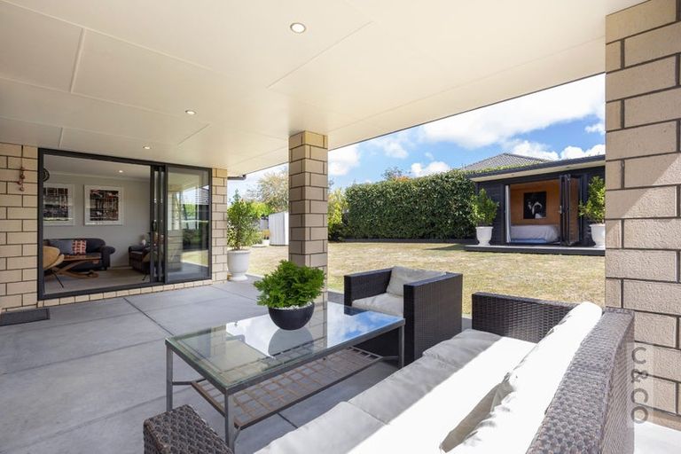 Photo of property in 10 Pohutukawa Parade, Riverhead, 0820