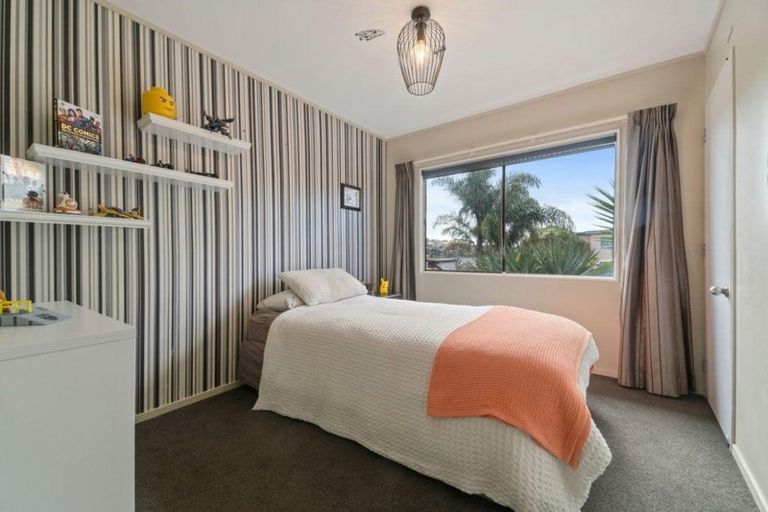 Photo of property in 4 Realm Place, Massey, Auckland, 0614