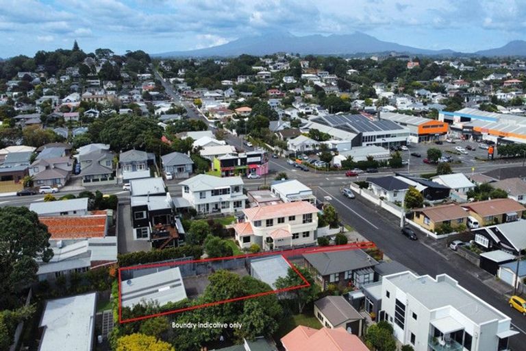 Photo of property in 17a Cutfield Road, New Plymouth, 4310