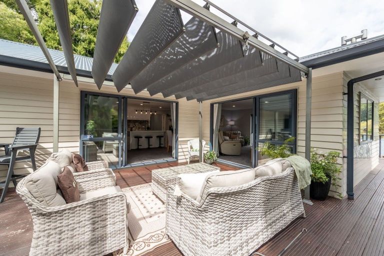 Photo of property in 43 Forest Road, Pinehaven, Upper Hutt, 5019