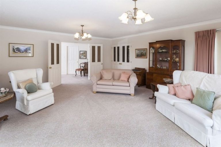 Photo of property in 8 Wiltshire Mews, Avonhead, Christchurch, 8042