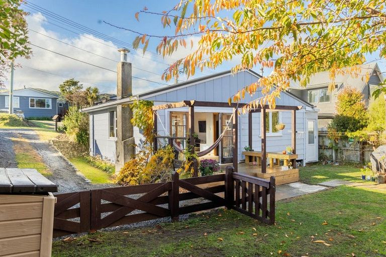 Photo of property in 10 Dell Road, Raumati South, Paraparaumu, 5032