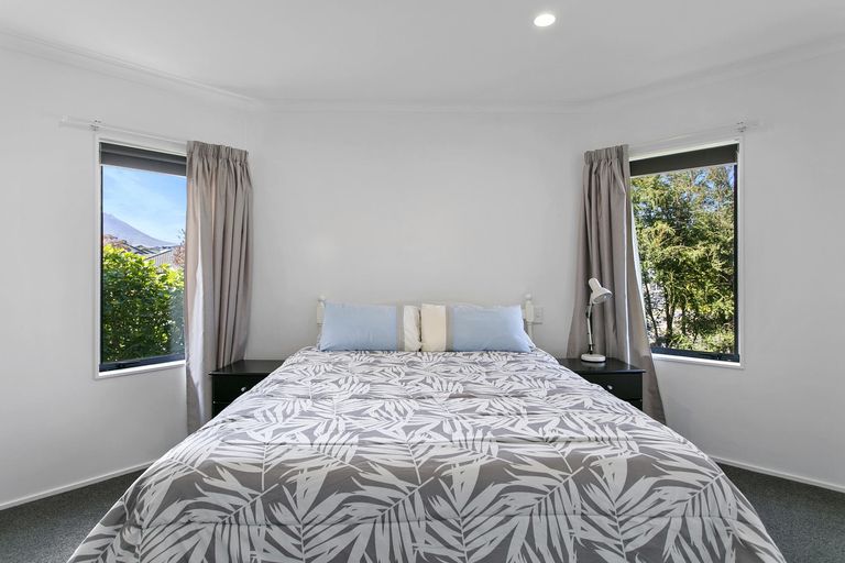 Photo of property in 94 Harvey Street, Waipahihi, Taupo, 3330