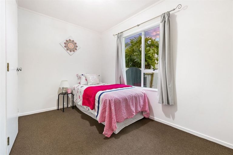 Photo of property in 24 Garton Drive, Massey, Auckland, 0614