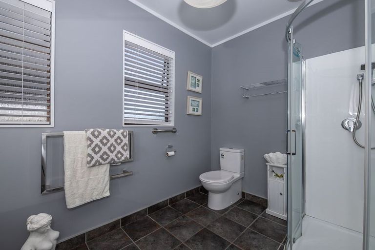 Photo of property in 22 Queen Street, Westport, 7825