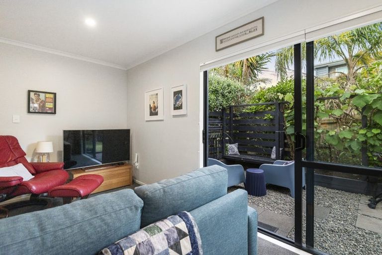 Photo of property in 83b William Bayes Place, Red Beach, 0932