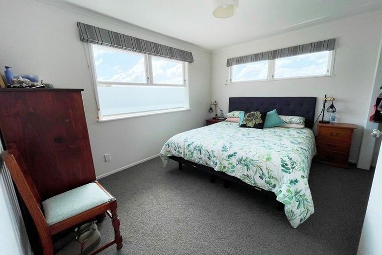 Photo of property in 15 Rosalind Road, Glenfield, Auckland, 0629