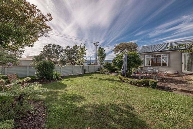 Photo of property in 22 Queen Street, Westport, 7825