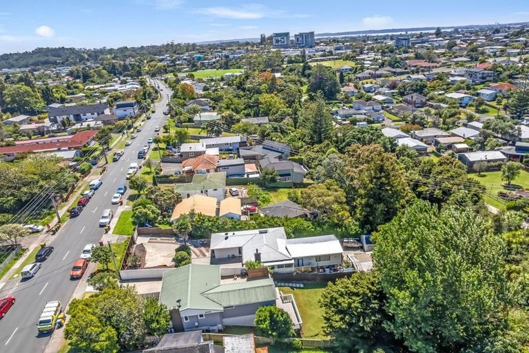 Photo of property in 90 Glendale Road, Glen Eden, Auckland, 0602