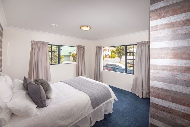 Photo of property in 28 Amesbury Drive, Churton Park, Wellington, 6037