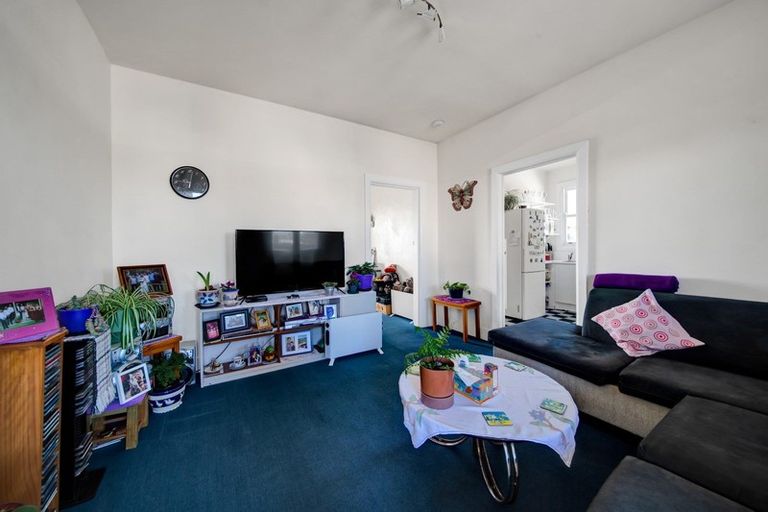 Photo of property in Devonport Apartments, 50/127 Saint Aubyn Street, New Plymouth, 4310