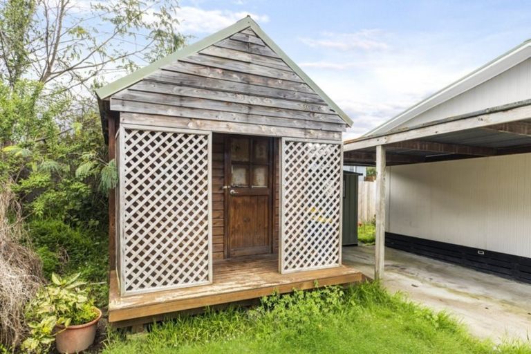 Photo of property in 3175 Great North Road, New Lynn, Auckland, 0600