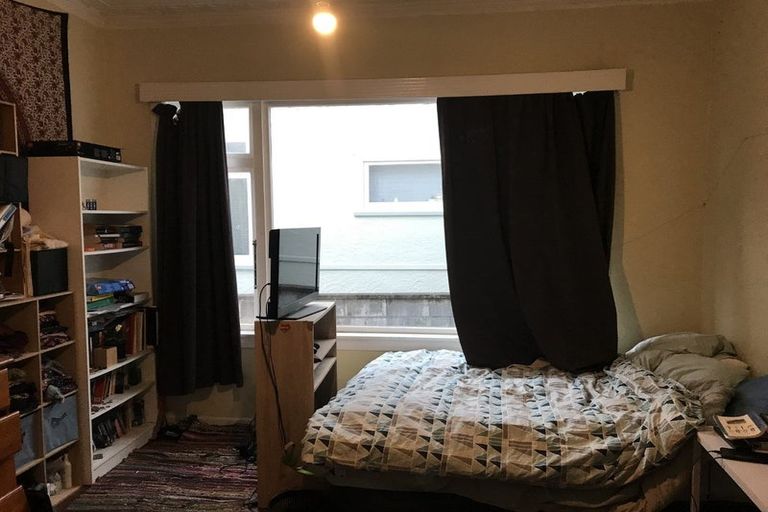 Photo of property in 11 Edge Hill, Mount Victoria, Wellington, 6011