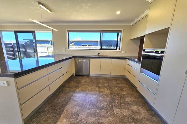 Photo of property in 18 Keene Drive, Bell Block, New Plymouth, 4312