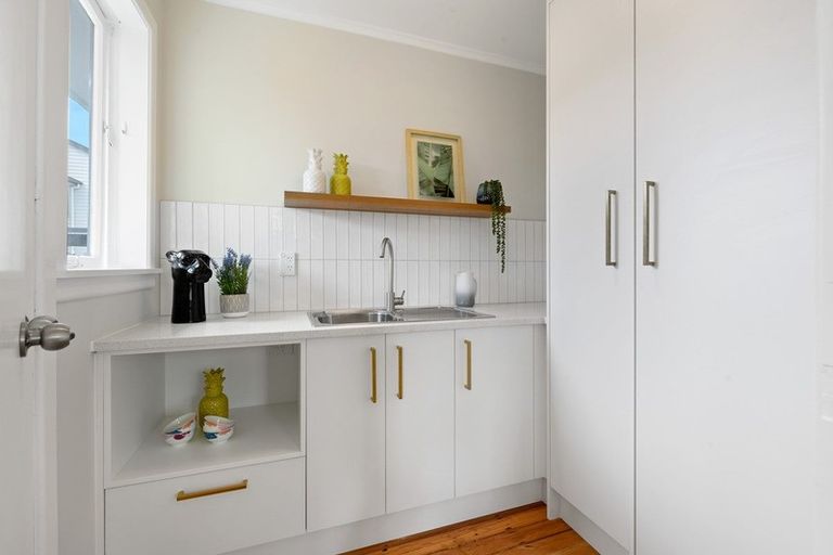 Photo of property in 13 Stokes Avenue, Te Atatu Peninsula, Auckland, 0610