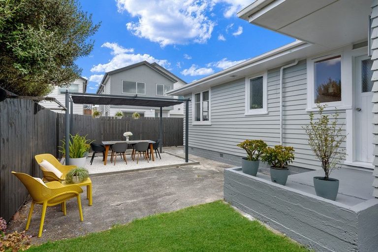 Photo of property in 13 Stokes Avenue, Te Atatu Peninsula, Auckland, 0610