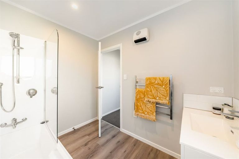 Photo of property in 7a Eastview Grove, Normandale, Lower Hutt, 5010