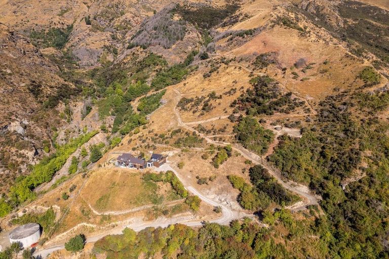 Photo of property in 12 Crow's Nest Road, Arthurs Point, Queenstown, 9371