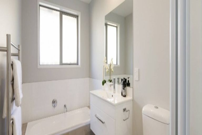 Photo of property in 32 Jane Maree Road, Kumeu, 0810