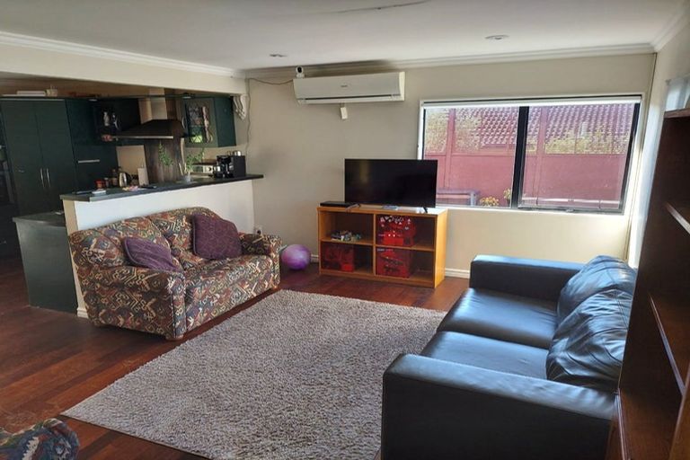 Photo of property in 15 Van Dyke Place, West Harbour, Auckland, 0618