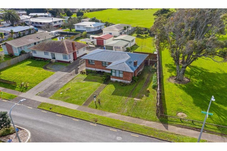 Photo of property in 16 Imrie Avenue, Mangere, Auckland, 2022
