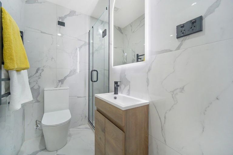 Photo of property in 2/26 Dale Crescent, Pakuranga, Auckland, 2010