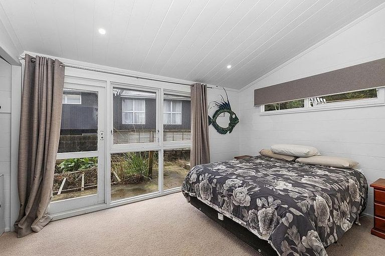 Photo of property in 55 Rimutaka Place, Titirangi, Auckland, 0604