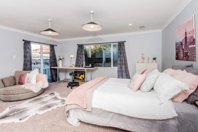 Photo of property in 153 Westchester Drive, Churton Park, Wellington, 6037