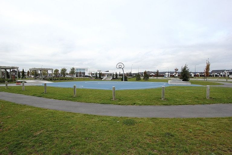 Photo of property in 77 Faringdon Boulevard, Rolleston, 7615