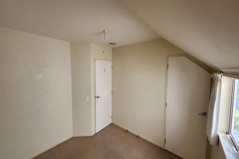 Photo of property in 15 Kopiko Way, Brooklyn, Wellington, 6021