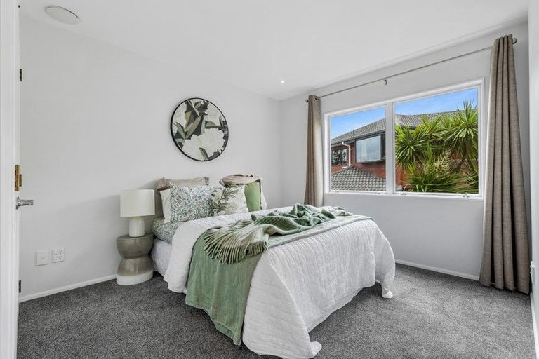 Photo of property in 5 Oystergrove Road, West Harbour, Auckland, 0618