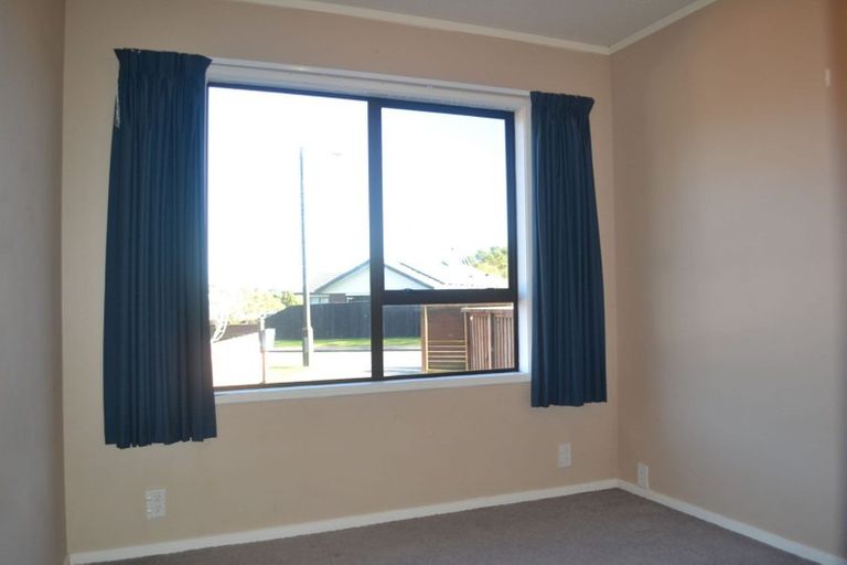 Photo of property in 52f1 Guadeloupe Crescent, Grenada Village, Wellington, 6037