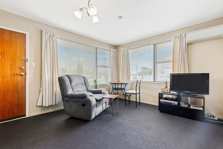 Photo of property in 17 Lake Terrace Road, Burwood, Christchurch, 8061