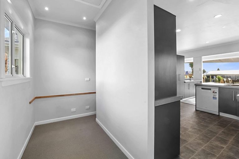 Photo of property in 27 List Street, Welbourn, New Plymouth, 4310