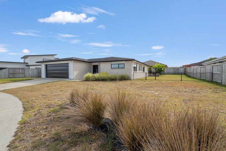 Photo of property in 13 Olney Court, One Tree Point, 0118