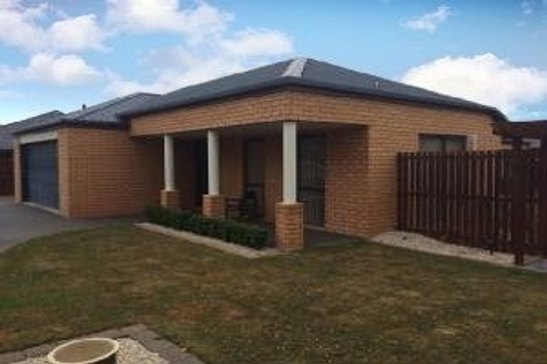 Photo of property in 9 Hawkins Place, Rangiora, 7400