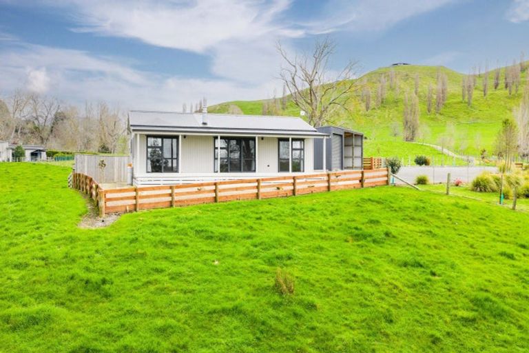 Photo of property in 476 Hatuma Road, Waipukurau, 4281