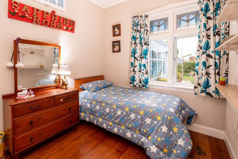Photo of property in 26 Resolution Street, Lyall Bay, Wellington, 6022
