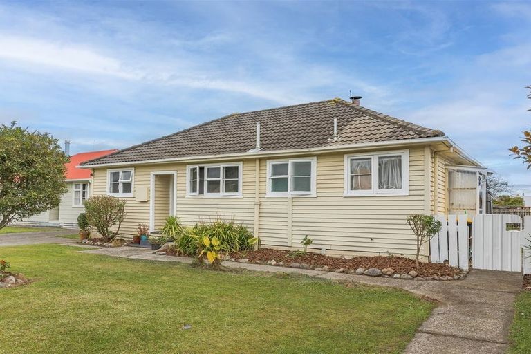 Photo of property in 4 Colvin Street, Westport, 7825