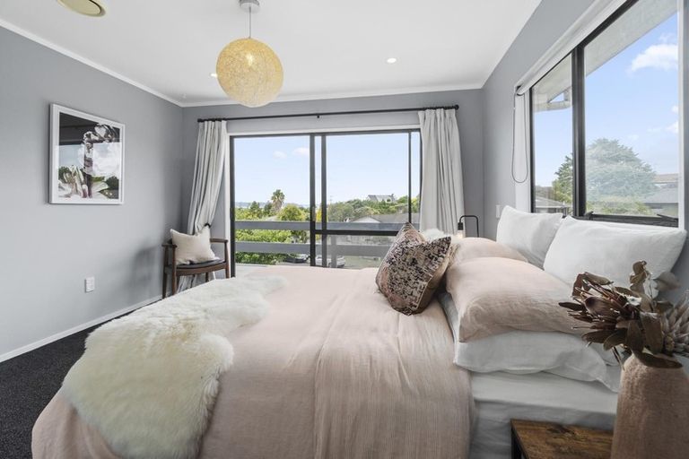 Photo of property in 8 Forsythe Place, Massey, Auckland, 0614