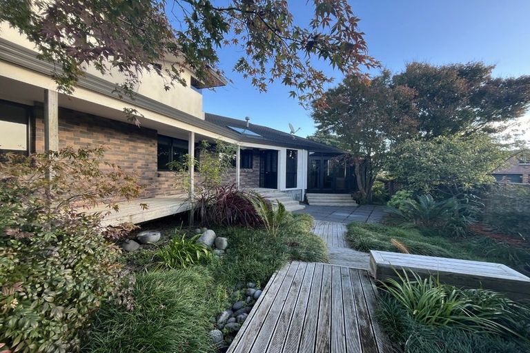 Photo of property in 15 Del Mar Place, Merrilands, New Plymouth, 4312