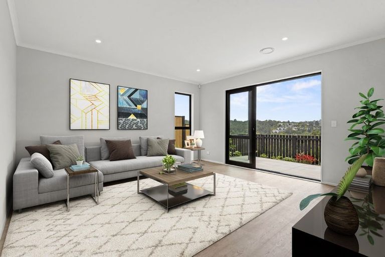 Photo of property in 1/1 Parapara Place, Albany, 0632