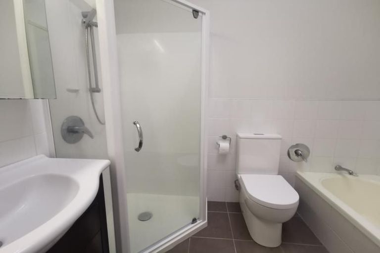 Photo of property in 46 Colonial Road, Birkenhead, Auckland, 0626