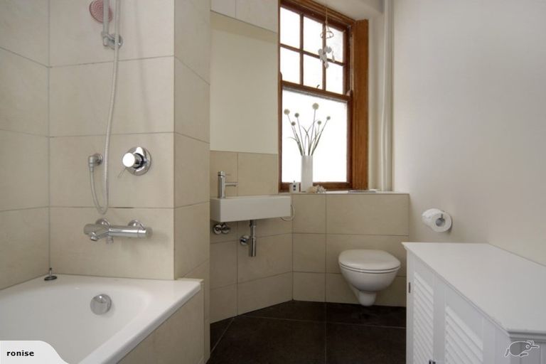 Photo of property in Blythswood Flats, 15/3f Aro Street, Aro Valley, Wellington, 6021