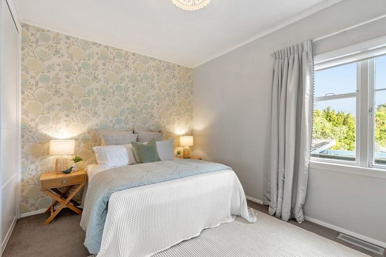 Photo of property in 7 Albemarle Road, Northland, Wellington, 6012