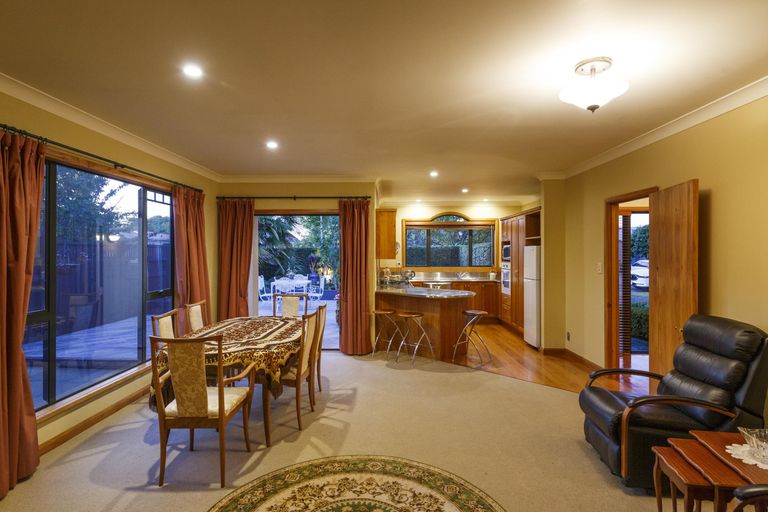Photo of property in 44 Ruamahanga Crescent, Terrace End, Palmerston North, 4410