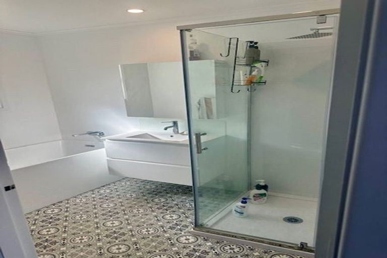 Photo of property in 1/5 Sydney Street, Hauraki, Auckland, 0622